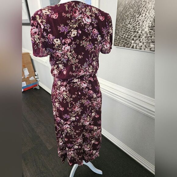 WAYF v-neck dress size Medium EUC - Picture 5 of 6